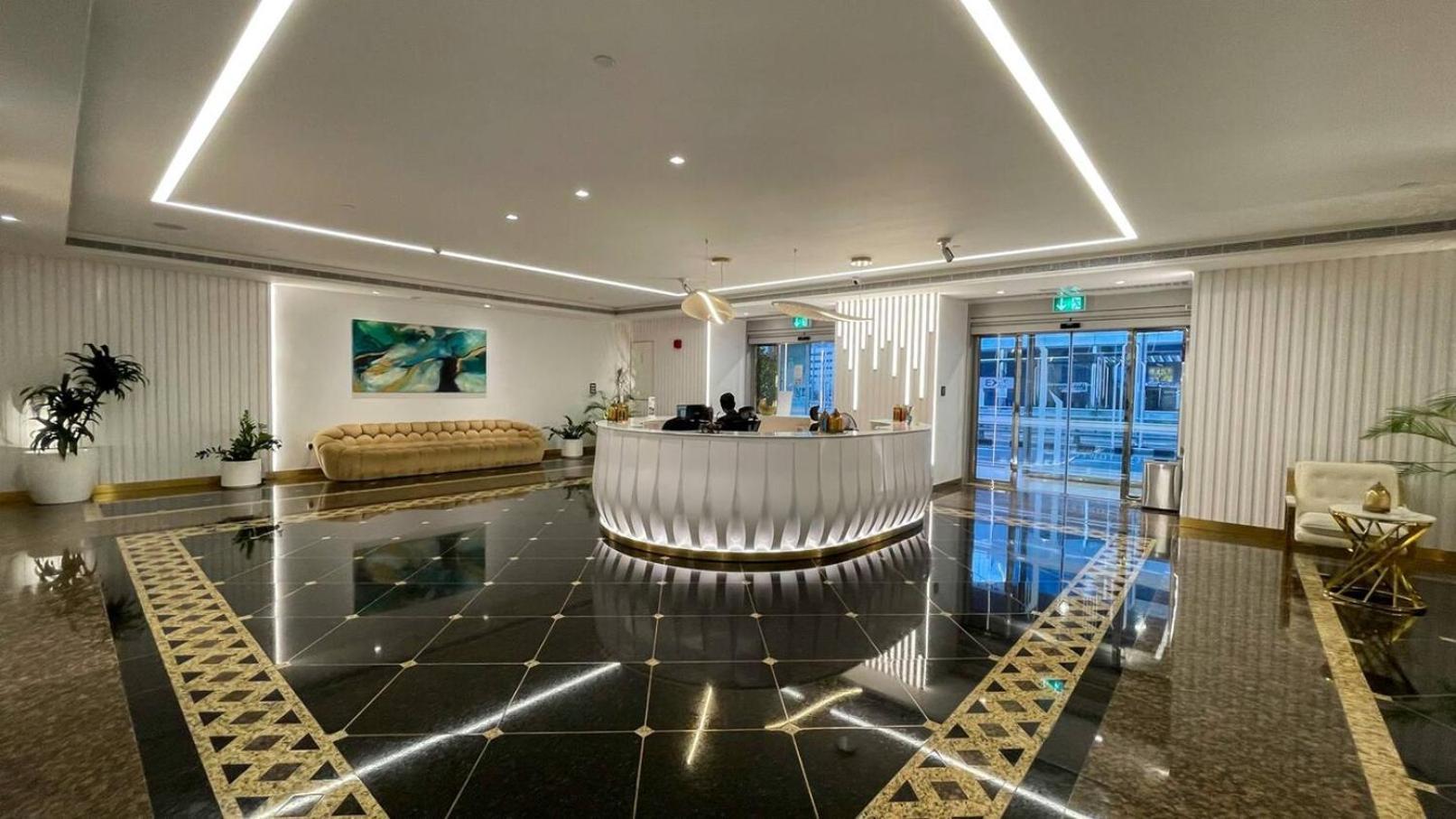 Sea & Palm View Elegant 1 Bedroom Apartment Dubai Exteriör bild