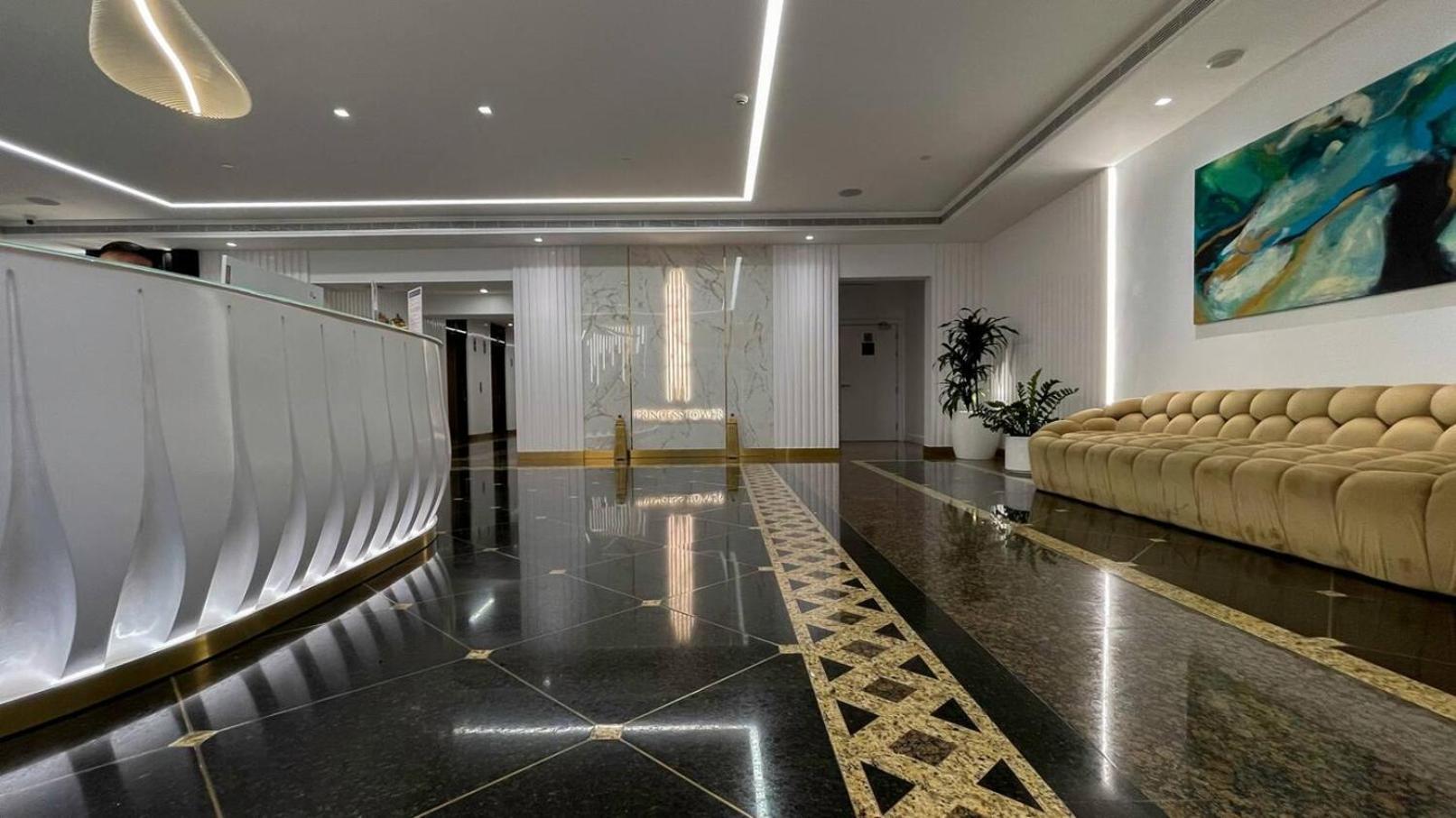 Sea & Palm View Elegant 1 Bedroom Apartment Dubai Exteriör bild
