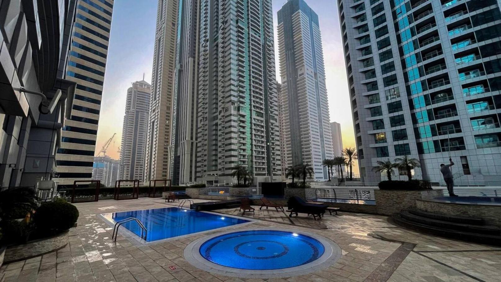 Sea & Palm View Elegant 1 Bedroom Apartment Dubai Exteriör bild