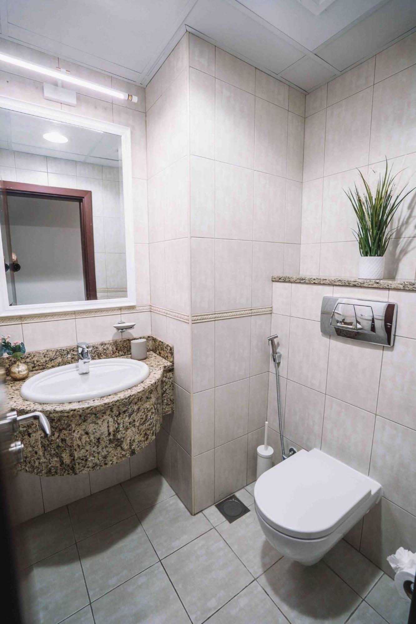 Sea & Palm View Elegant 1 Bedroom Apartment Dubai Exteriör bild