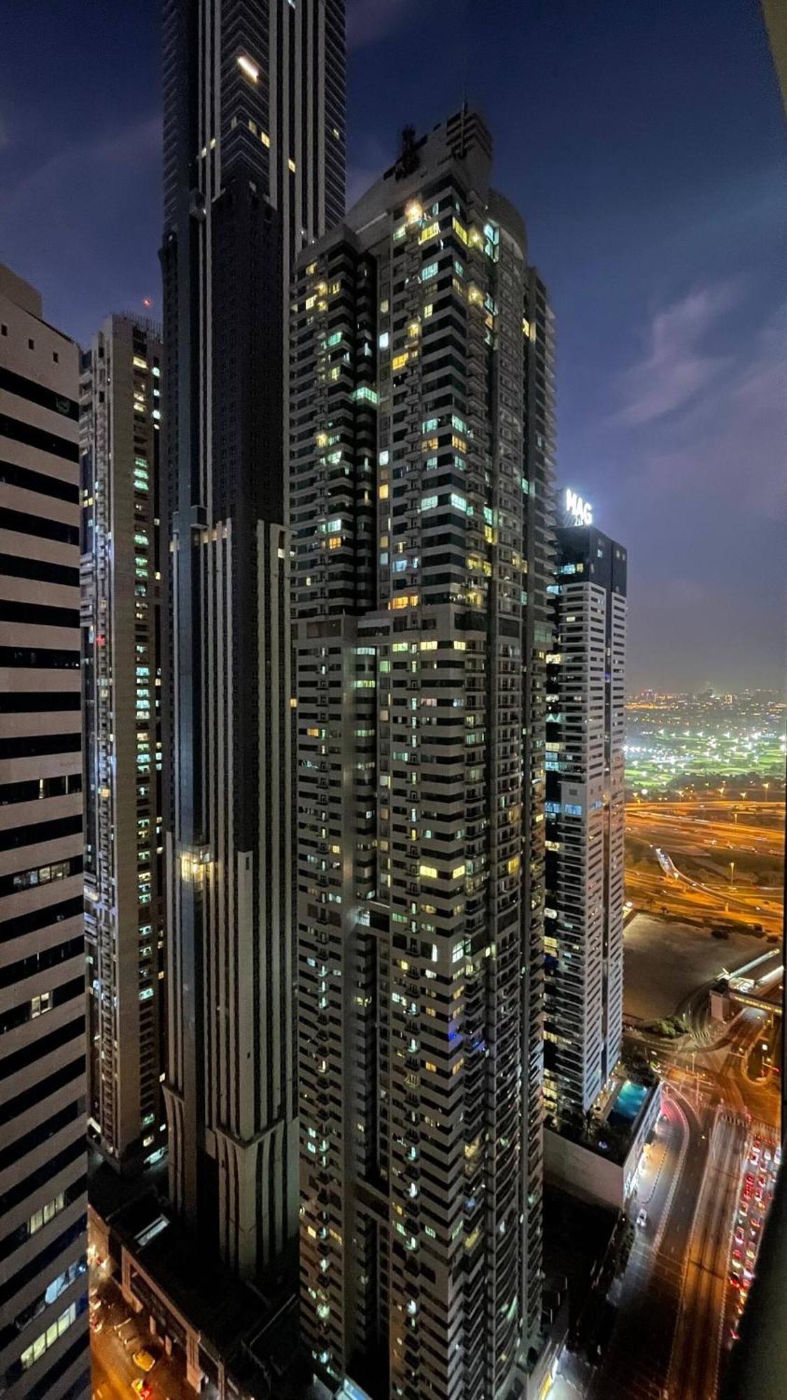 Sea & Palm View Elegant 1 Bedroom Apartment Dubai Exteriör bild
