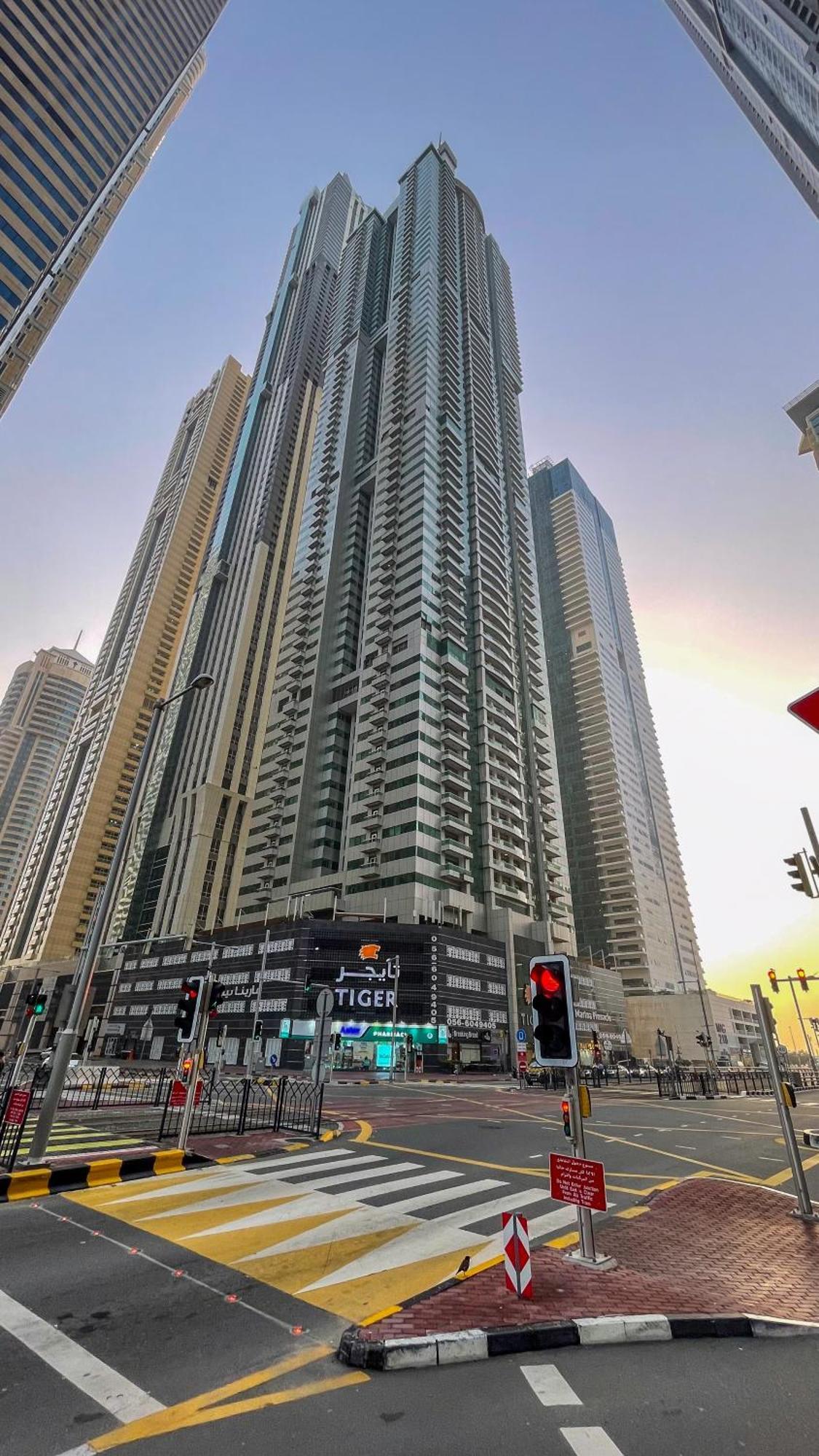 Sea & Palm View Elegant 1 Bedroom Apartment Dubai Exteriör bild